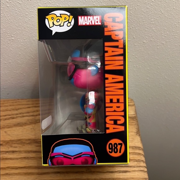 Funko Pop! The Falcon and the Winter Soldier - Captain America Blacklight # 987 - Picture 4 of 5